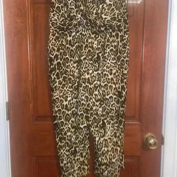 Candie’s leopard print jumpsuit - Picture 2 of 7